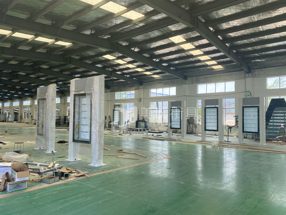 4399在线视频免费观看 2022.7.1号美城街具供应徐州公交候车亭发货现场