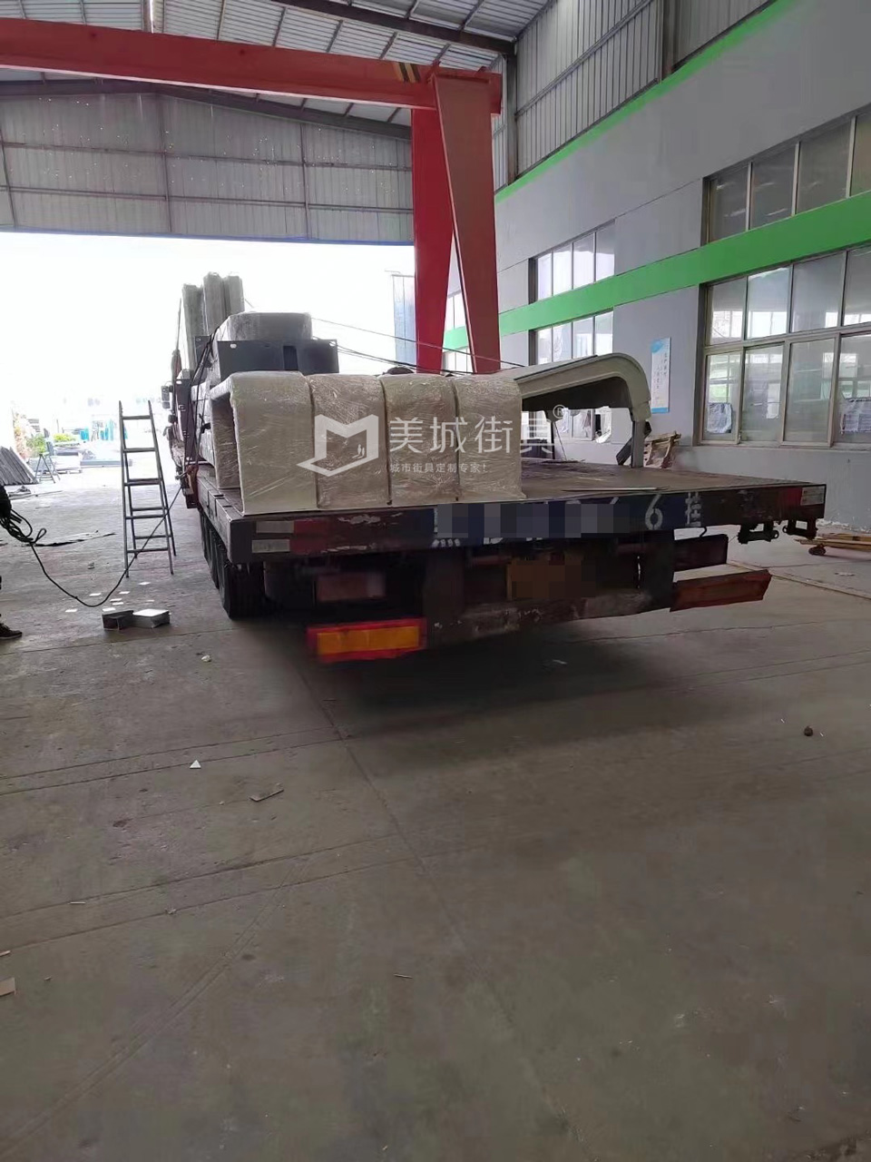 4438全国色倩网站亚洲 2023.3.18美城街具供应河北保定候车亭发货实拍